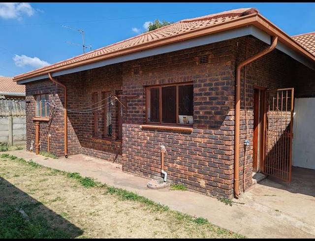 3 BEDROOM HOUSE FOR SALE IN LENASIA SOUTH